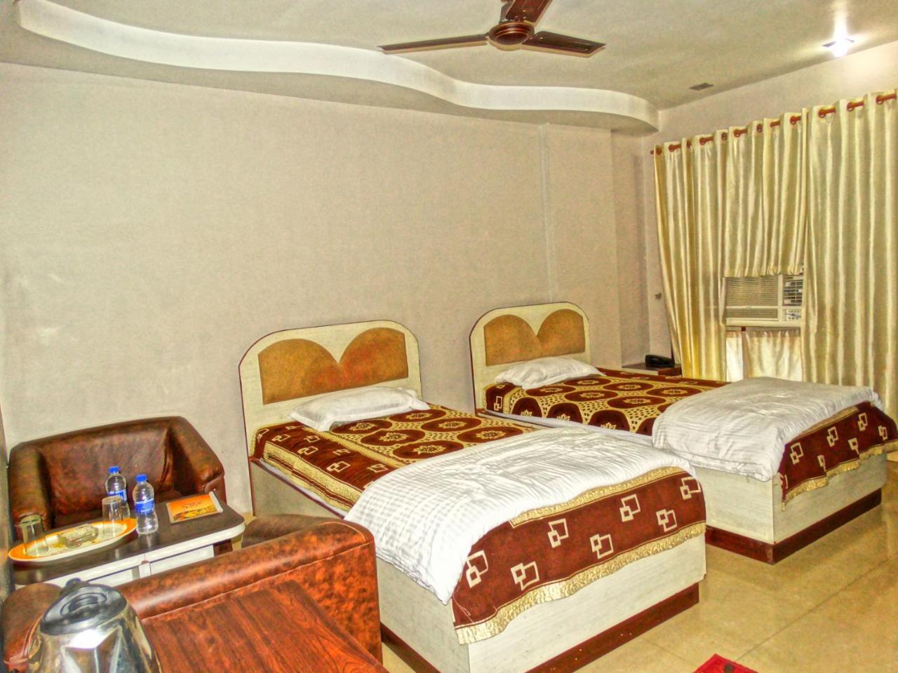 Hotel Garv Residencia Gaya Extérieur photo